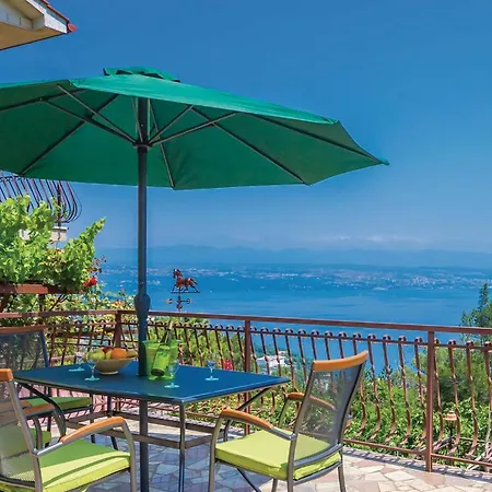 2 Bedroom Lovely In * Lovran