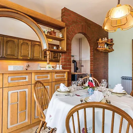 Apartment 2 Bedroom Lovely In